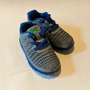 Under Armour boys Tennis shoes